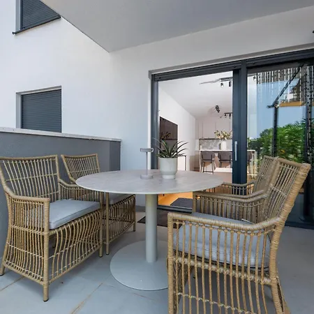 Pia Apartment *
